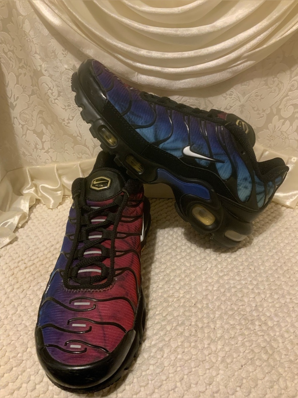 NIKE